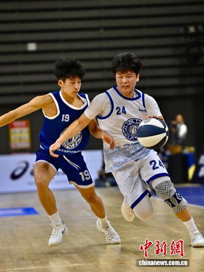 开元棋牌官方网站-球员在比赛中展现出全面的篮球技巧英语