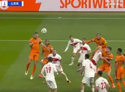 荷兰队在本轮比赛中取得惊人胜利英语