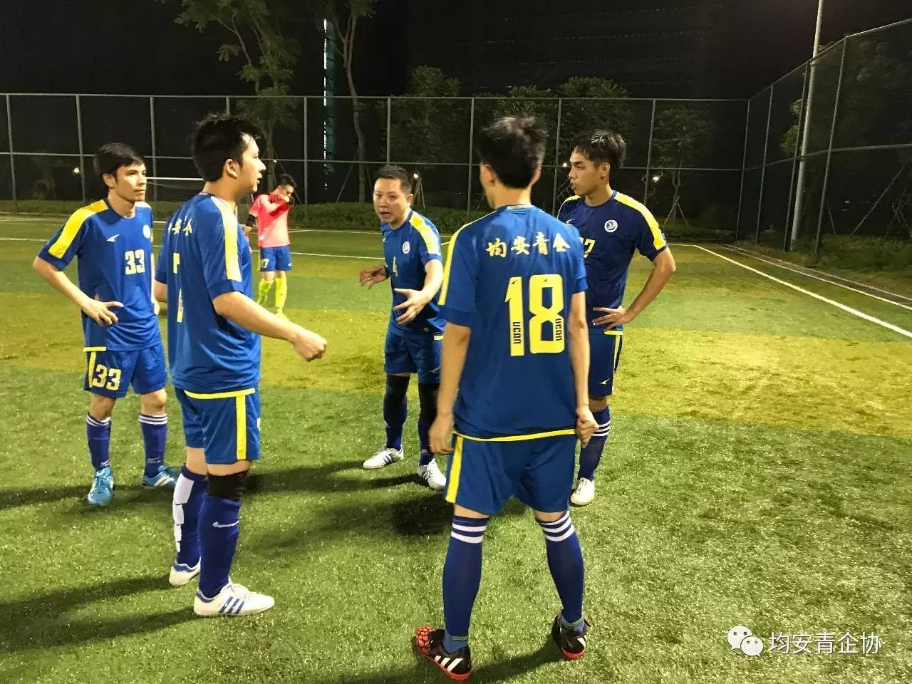 教练战术缜密备战,带领队取得胜利