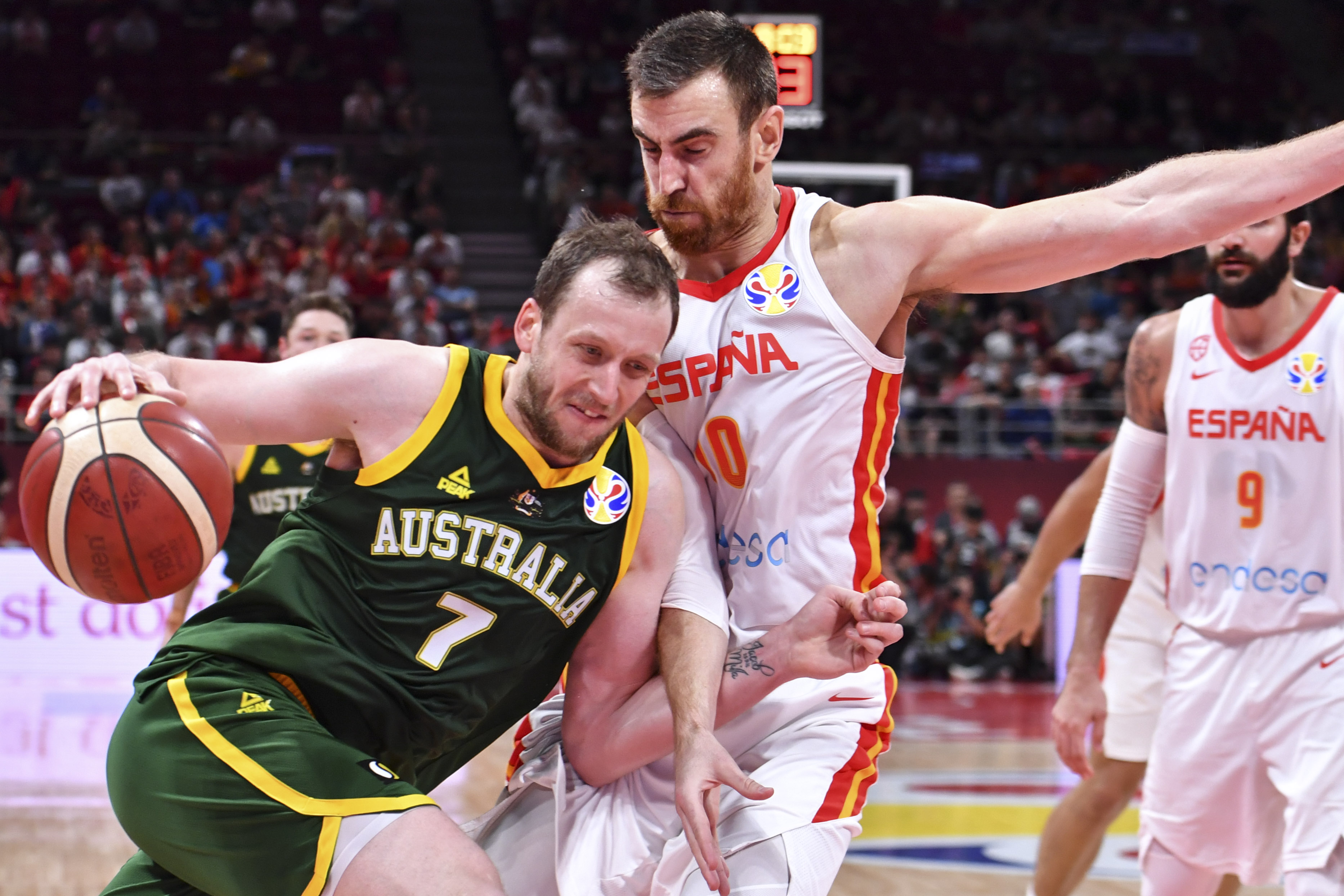 西班牙赢了和谁打