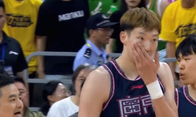 周琦被打爆
